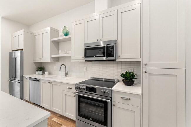 Building Photo - 1237 Memorial Dr SE