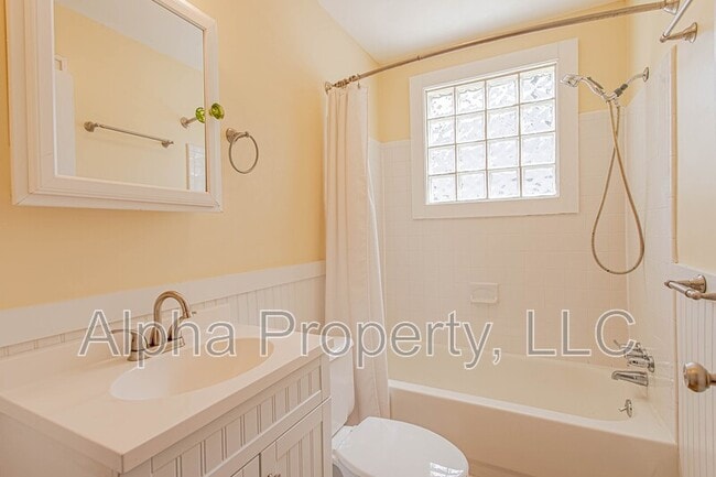 Building Photo - 14 Skyland Dr