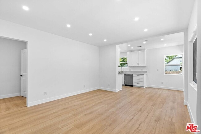 Building Photo - 1722 Bel Aire Dr
