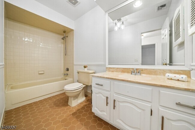Building Photo - 22 Northbridge Pl