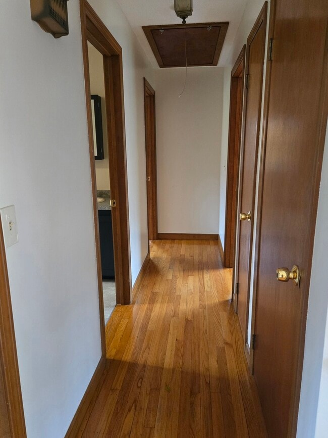 Building Photo - 48 River Rd