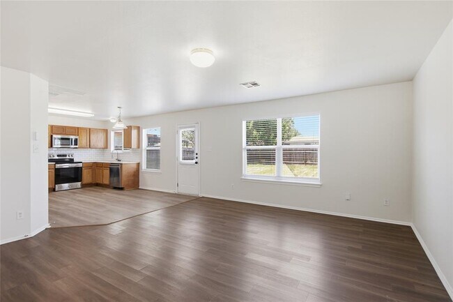 Building Photo - 18120 Topsail St