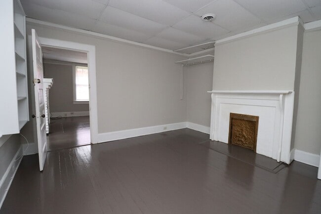 Building Photo - Live Near It All – 2 Bedroom Gem in Columb...