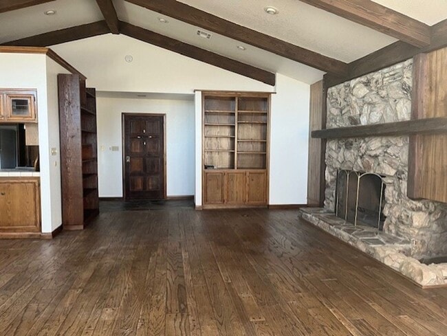 Building Photo - Amazing Mountain Views...