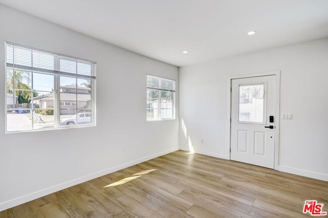 Building Photo - 6633 Belmar Ave