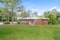 Building Photo - Classic Brick Beauty with 3-bedrooms in North Augusta, SC
