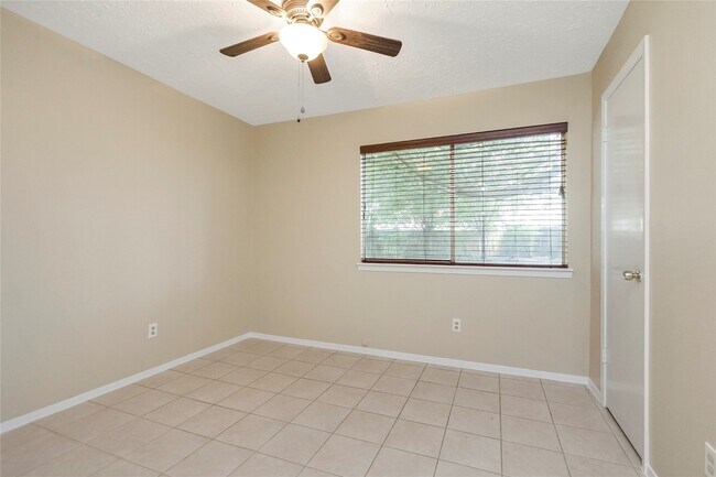 Building Photo - 6903 Foxmont Ln