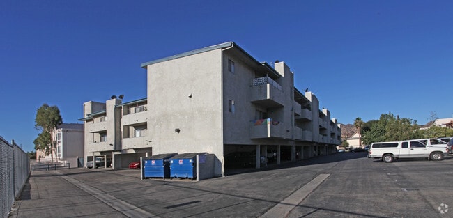 Building Photo - Chatsworth Continental