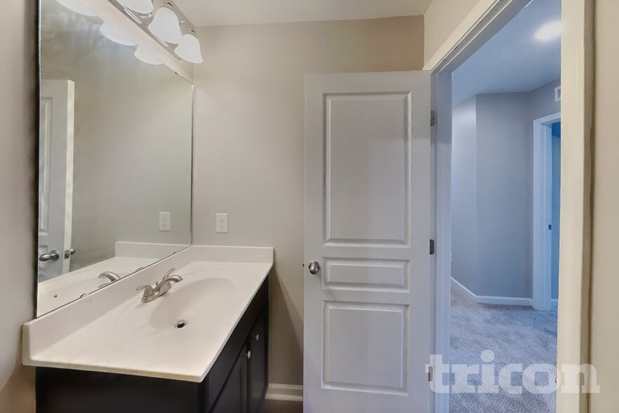Building Photo - 923 Avondale Dr
