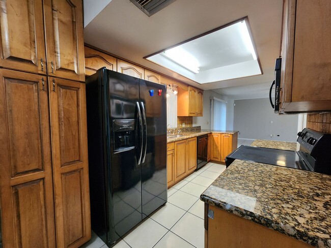 Building Photo - Spacious Single-Story Home; Private Fenced...