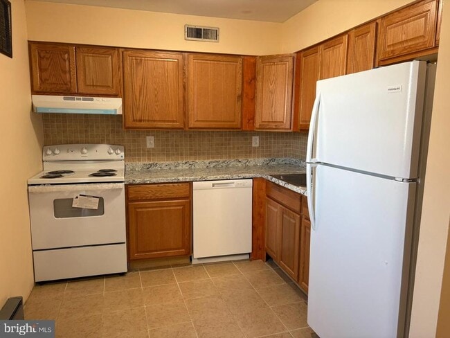 Building Photo - 61 Salem Rd