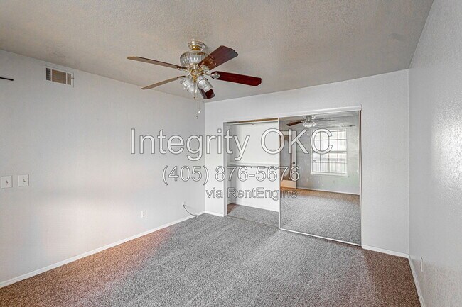 Building Photo - 4400 Hemingway Dr