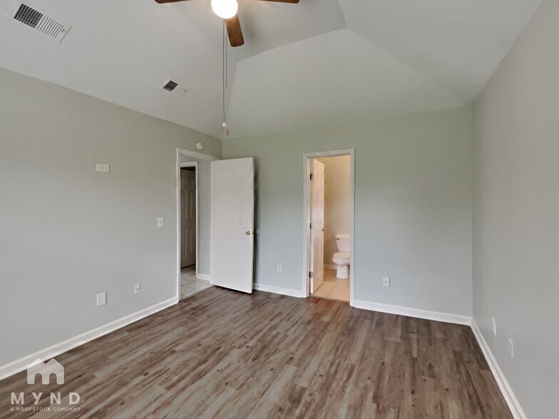 Building Photo - 378 Walker Way