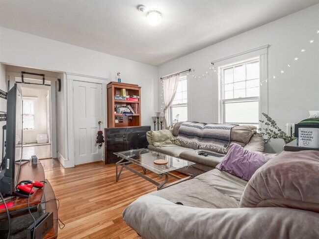 Building Photo - 97 2nd St