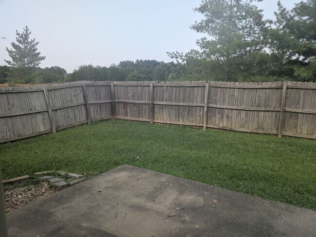 Building Photo - GORGEOUS 3 Bed 2 Bath Home