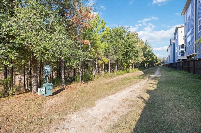 Building Photo - 609 Rutland St