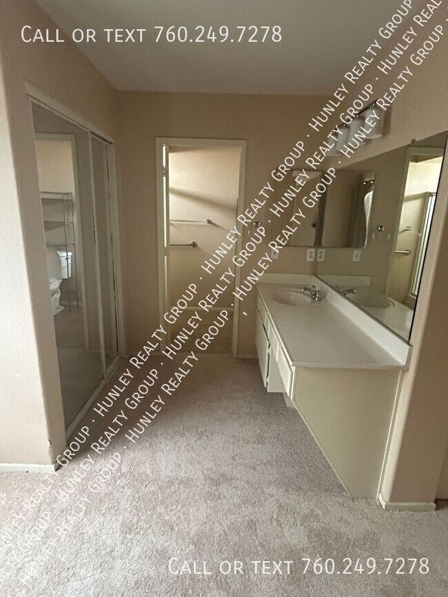 Building Photo - 13560 La Villa Dr