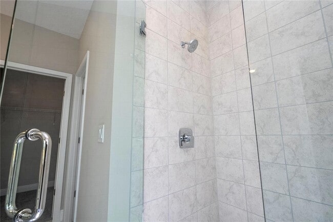 Building Photo - 16350 Hamlin Vw St