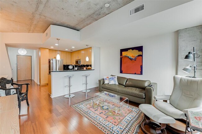 Building Photo - 360 Nueces St