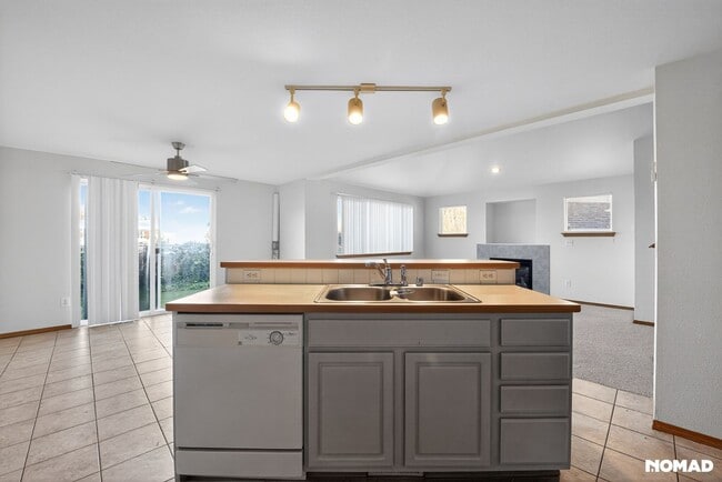 Building Photo - Charming 3BR Townhome in Lacey