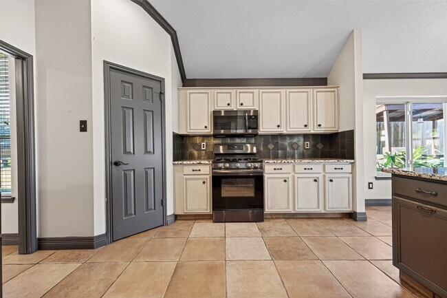 Building Photo - 23410 Stratsborough Dr