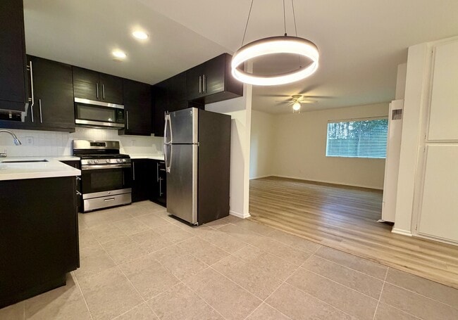 Building Photo - 177 Douglas St