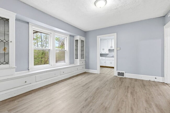Building Photo - 11617 Forest Ave
