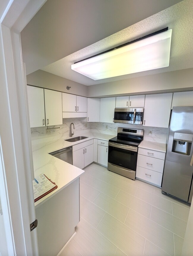 Building Photo - 7505 River Rd