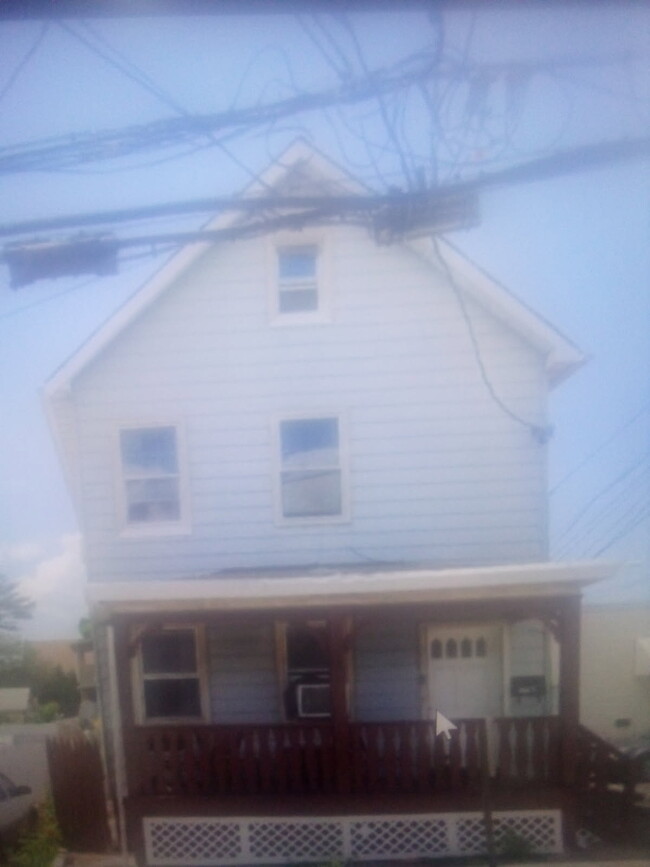 Primary Photo - 325 Pershing Ave
