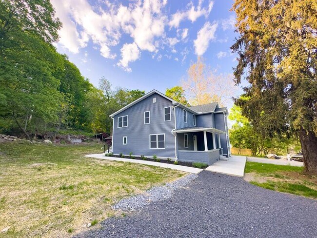 Building Photo - 453 Vineyard Ave