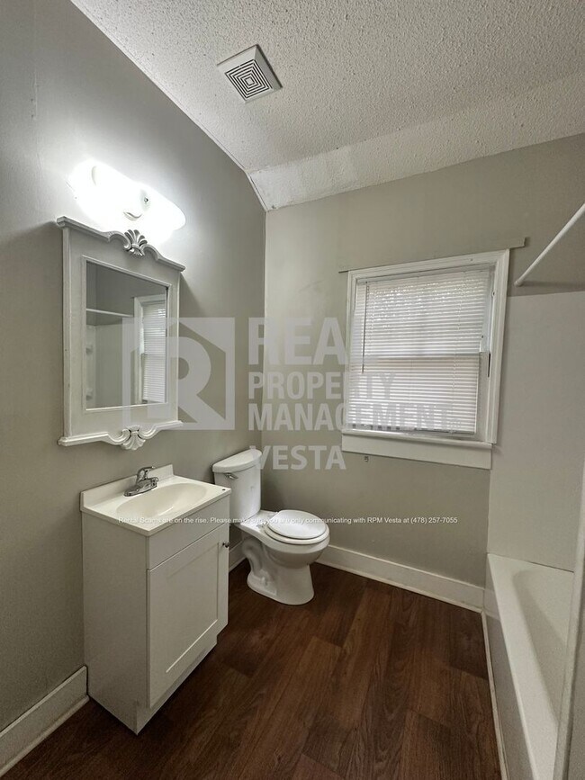 Building Photo - 1082 Lamont St