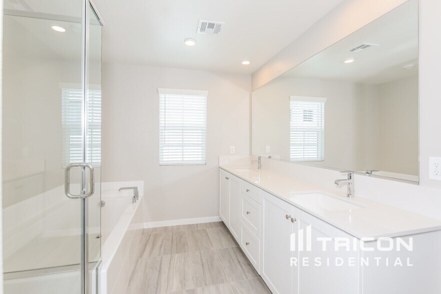 Building Photo - 28103 Rosetta St