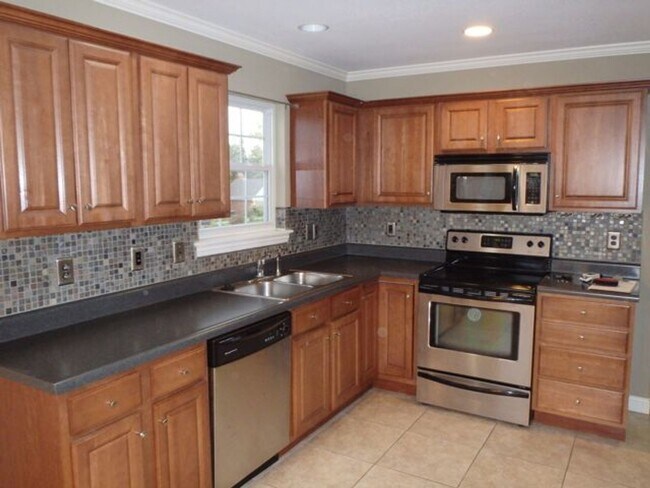 Building Photo - 2501 McClure Dr