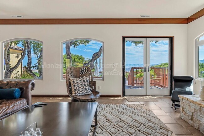 Building Photo - 287 Laureles Grade