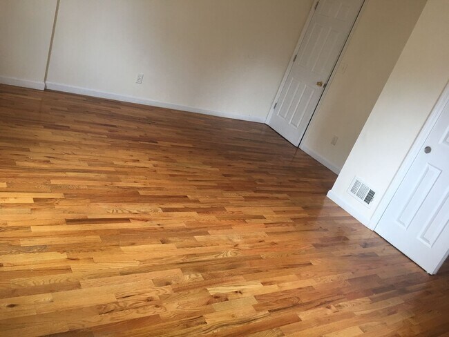 Building Photo - 342 HAWTHORNE