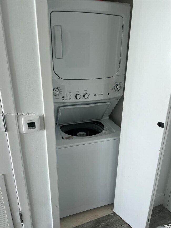 Building Photo - 540 West Ave