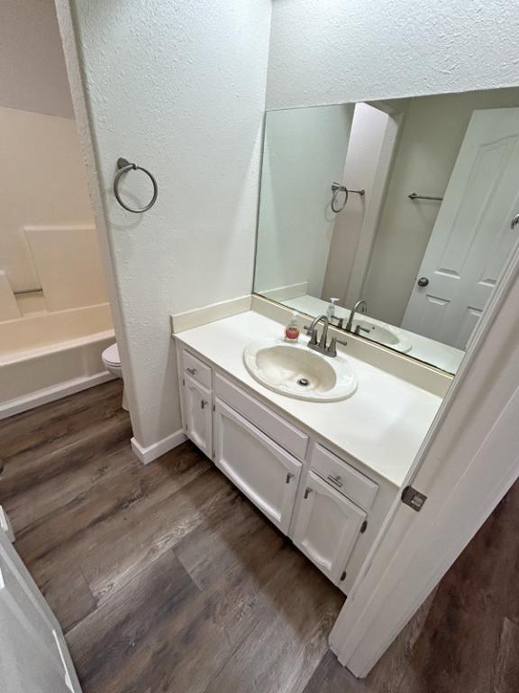 Building Photo - 13635 Elm St