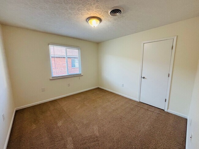 Building Photo - * RE-RENTAL AVAILABLE 8/14/26 * 4 Bedroom, 2 Bath Apartment