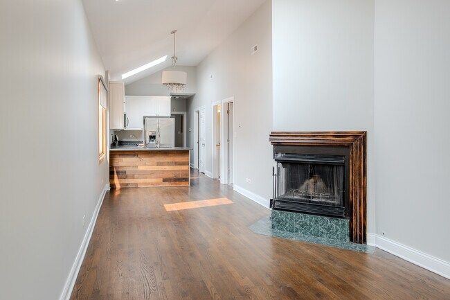 Building Photo - 1342 N Cleaver St