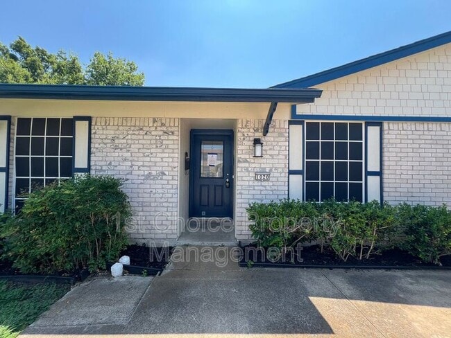 Building Photo - 1020 Pleasant Valley Ln