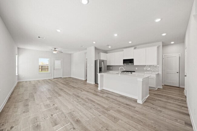 Building Photo - 4006 Crowning Ct