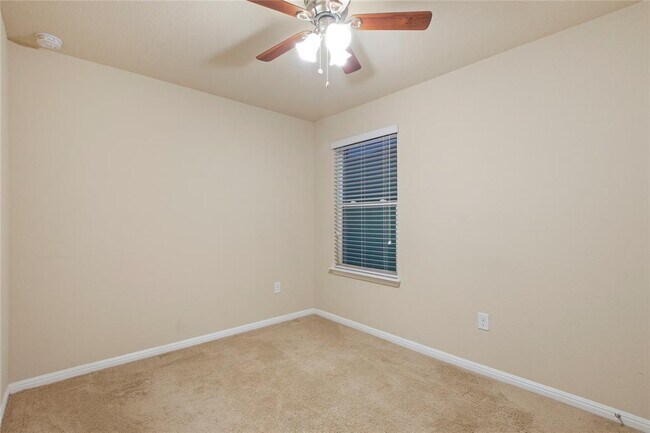 Building Photo - 10625 Menominee Falls Ln