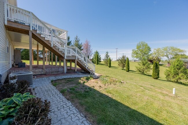 Building Photo - 1701 Stratford View Dr