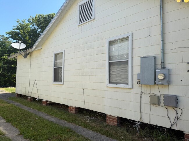 Building Photo - 278 W Garfield St