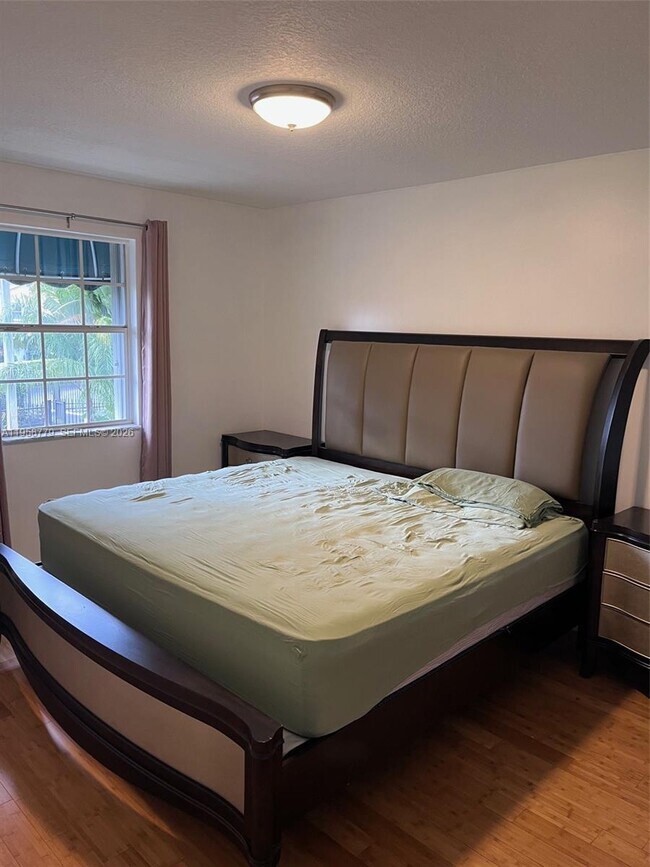 Building Photo - 125 Waterside Dr