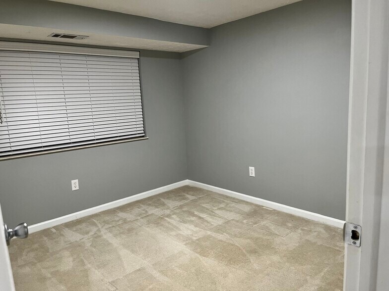 Building Photo - 12411 Hickory Tree Way