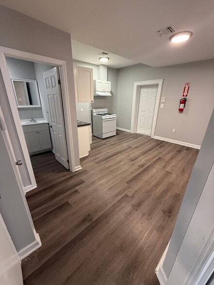 Building Photo - 71-73-73 N Main St