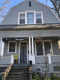 Building Photo - 527 Cherry St