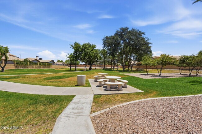 Building Photo - 457 S Meadows Dr
