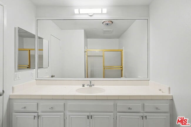 Building Photo - 1340 S Beverly Glen Blvd